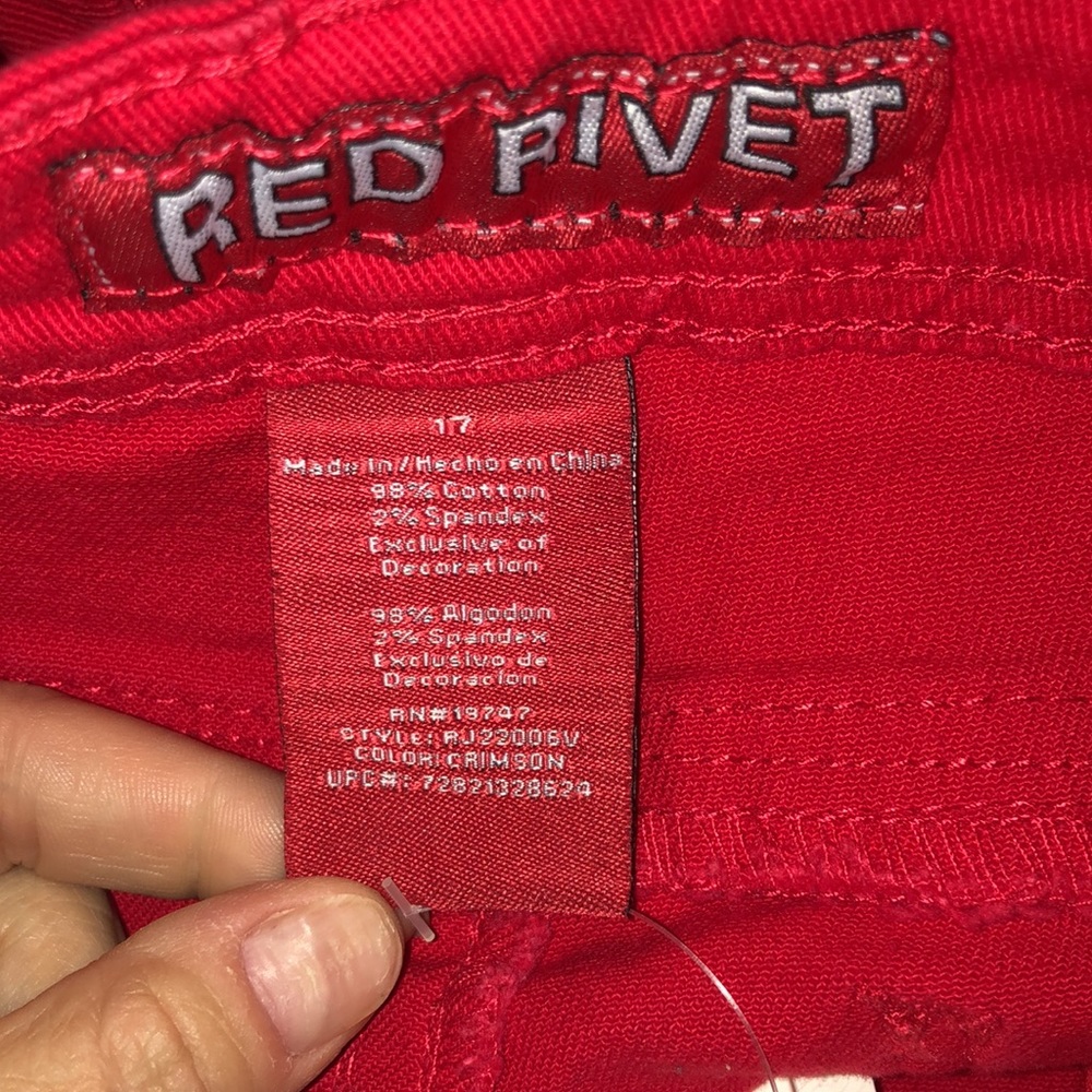 Red Rivet Red Jean Shorts. 17 - Picture 5 of 5